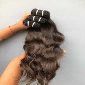 Cabello Humano Virgen 100% Natural Sin Procesar con Cutícula Alineada, Extensiones de Cabello Humano Indio en Paquetes Sueltos con Ondas Naturales - Product Image 1