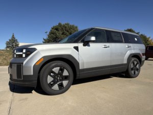 Luxueux et Spacieux pour SANTA FE HYBRID SE AWD SUV avec sièges en cuir, toit ouvrant, éclairage LED, transmission automatique, caméra de recul 360° - Product Image 3
