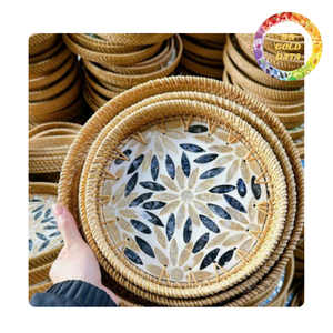 Plateau de service en rotin écologique avec incrustation de nacre |   Plateau et panier en rotin faits à la main, design décoratif et fonctionnel - Product Image 4