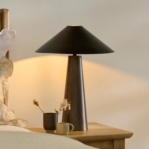 Lampe de table en métal Urban Twin Beam avec double abat-jour en tissu, structure en fer durable, éclairage ambiant chaud pour les intérieurs modernes - Product Image 4