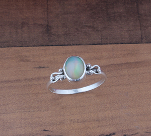 Bague de fiançailles et de mariage classique bohème délicate en argent sterling 925 avec sertissage en bézel, pierre précieuse opale taille brillant, faite à la main - Product Image 6