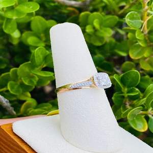 แหวนเพชรแท้ 1/4 กะรัต ทรงฮาโล สำหรับงานหมั้น งานแต่งงาน และวันครบรอบ คุณภาพสูง SI1/G ทองคำ 10k สีเหลือง ยี่ห้อ RITZIN รุ่นน่ารัก - Product Image 6