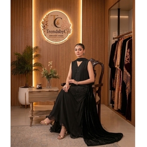 Robe de soirée noire en soie faite à la main, col en V, sans manches, élégante, luxueuse, taille empire, silhouette fourreau, en tissu mousseline, purement indienne - Product Image 2