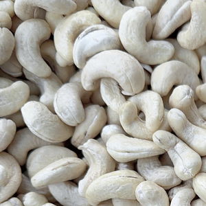 Hot Sale Best Rate Raw Cashew Nuts WW180, WW240, WW320, LP, WS Cashew Nuts Bulk Cashew Nuts Private Label Packaging Available - Product Image 1