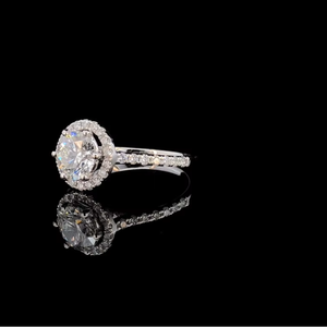 Anillo de Compromiso con Diamante Cultivado en Laboratorio de Corte Redondo de 1.70 CTW, Anillo Halo de Oro Sólido de 14K - Product Image 3
