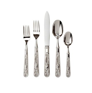 Cubiertos de acero inoxidable cuidadosamente elaborados, diseñados para simplificar la experiencia gastronómica diaria mediante materiales resistentes y un uso práctico. - Product Image 2