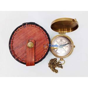 Caja de cuero con brújula antigua de latón personalizable, guía de bolsillo de estilo náutico para viajes y escalada, regalo grabado personalizado - Product Image 3