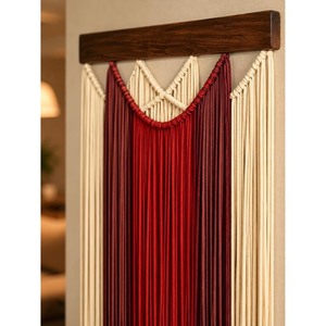 Décoration murale rectangulaire pour salon, pièce unique, macramé bohème, rayures verticales rouge et crème - Product Image 4