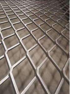 Rollo de Malla Metálica Expandida Galvanizada para Construcción y Seguridad, Paneles de Malla Metálica Expandida de Aluminio con Patrón de Diamante - Product Image 1