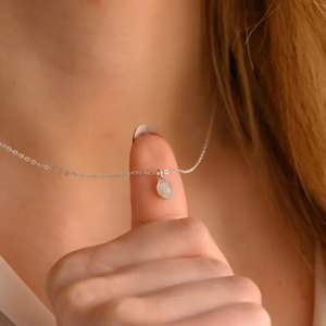 สร้อยคอแต่งงานทรงหยดน้ำตาแบบมินิมอล-จี้อัญมณีชุบเงิน925สำหรับผู้ชายได้รับการรับรองจาก IGI - Product Image 5