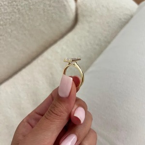 Bague Art Déco Unique en Or Jaune 18 carats avec Diamant de Laboratoire Taille Baguette et Sertissage Clos, Design Tendance pour Mariage et Fiançailles Femme, Certifiée IGI - Product Image 5