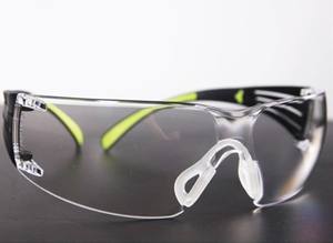 Lunettes de sécurité légères sans monture Securefit SF401AF en PVC avec verres transparents, revêtement anti-buée/anti-rayures, ajustement sécurisé - Product Image 3