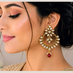 Pendientes de Perlas de Agua Dulce con Cristales y Baño de Oro de Diseño JeweleMarket, Elegantes y Tradicionales para Bodas Indias - Product Image 1