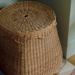 Cesta de ratán con tapa festoneada única, cesta de almacenamiento tejida a mano, organizador decorativo para una decoración interior elegante del hogar - Product Image 4