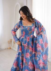 SGF-PRESENT NUEVO SALWAR KAMEEZ CON ESTAMPADO FLORAL Y CORTES STRAIGHT KALI, DE MUSLINA PREMIUM, CON RELIEFOS, PARA FIESTAS Y FESTIVALES, DE DISEÑO MODERNO - Product Image 5