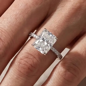 Anillo de Compromiso con Halo Oculto de Corte Radiante, Diseño Premium, Chapado en Oro Blanco de 18K, Plata de Ley 925, Moissanita con Claridad VVS, 8*10mm, 4 - Product Image 5