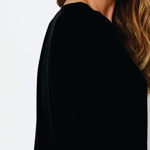 T-shirt en tricot uni à col en V et manches longues pour femme, noir, logo, coupe décontractée, 100% coton biologique, respirant, respectueux de l'environnement - Product Image 2
