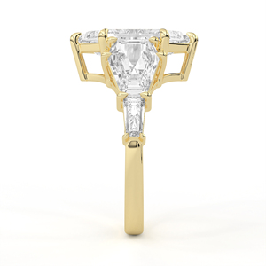 Bague à cinq pierres en or jaune à coupe hexagonale géométrique, avec accent de balle conique à niveaux, bijou de déclaration raffiné - Product Image 5