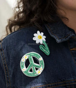 Broche en forme de champignon perlée, brodée de paillettes et de perles, avec perles de rocaille, pour revers de vestes, sacs, chapeaux, personnalisable, vente en gros, en alliage argenté - Product Image 6