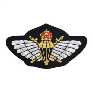 Nouvelles insignes de blazer modèle 2026, brodés à la main sur mesure, avec crête en fil d'or et épingle de sûreté dorée, insignes d'uniforme cérémoniel personnalisés - Product Image 5