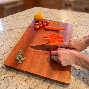 Tabla de cortar de madera personalizada con ranura para jugos, tabla de picar de madera gruesa personalizada para cocina - Product Image 5