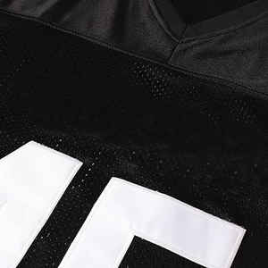 Maillot de football américain vintage oversize personnalisé pour homme, coupe carrée en mesh, avec impression sérigraphiée - Product Image 6