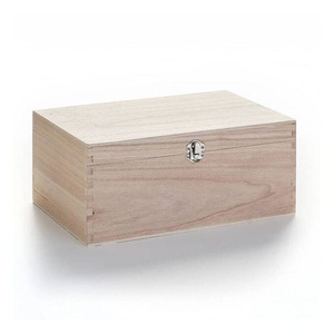 Boîte à bijoux carrée en bois naturel avec couvercle à fermoir métallique, étui de rangement minimaliste pour souvenirs - Product Image 3