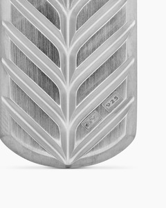 KRISHNAM JEWELS Collar Unisex de Plata de Ley con Colgante Rectangular de Perro, Estilo Moderno Minimalista, con Incrustaciones de Diamantes y Engaste de Garra - Product Image 1