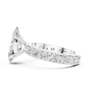 Bague de fiançailles pour femme en or blanc avec diamant taille triangle, sertissage pavé, style classique - Product Image 1