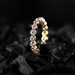 แหวนเพชรทรงกลมแบบฝังเพชรเต็มวง 14K ทองคำเหลือง แหวนแต่งงานแบบซ้อนได้ แหวนครบรอบแต่งงาน ขายส่ง - Product Image 1