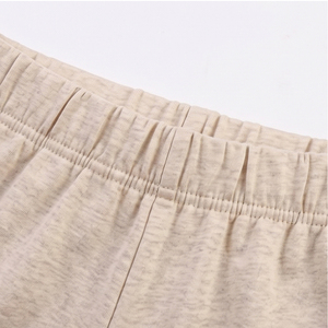 Conjunto de camiseta corta de manga corta y pantalones cortos para mujer con diseño de logotipo personalizado de fabricante profesional para uso casual. - Product Image 6