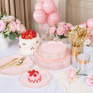 Set di stoviglie in plastica rosa da 180 pezzi con bordo oro e argento, piatti usa e getta per tè pomeridiano, matrimoni e feste - Product Image 3