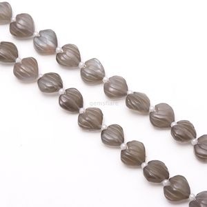 Cuentas de piedra lunar gris natural talladas en forma de corazón, cuentas de piedras preciosas talladas a mano para la fabricación de joyería, tamaño de 10 a 11 mm, por fabricante, 8 pulgadas. - Product Image 1