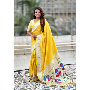 Sari de Seda Paithani Amarillo Pastel Elite Weaves con Diseño de Pavo Real y Loto Tejido con Zari, Prenda Tradicional para Fiestas, Sin Arrugas - Product Image 3