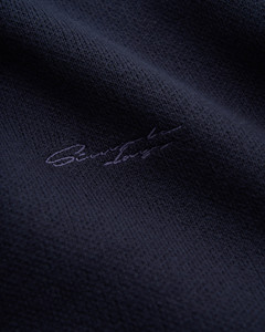 เสื้อโปโลแขนสั้นผู้ชายแบบถัก คอวี ปักโลโก้ ซักได้ ใส่สบาย รุ่น 10F26KNI002 - Product Image 4