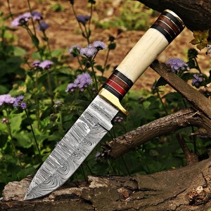 Couteau Bowie de Damas avec étui en cuir et manche en corne, lame droite, qualité industrielle OEM pour le camping et les activités de plein air - Product Image 1