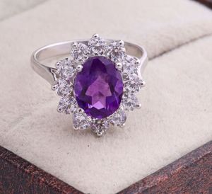 แหวนหมั้นเพชรพลอยสีม่วงทรงรีแบบออร่าธรรมชาติ ตัวเรือนเงินแท้ชุบทอง ดีไซน์คลาสสิกสำหรับผู้หญิง - Product Image 4