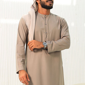 Fabricant OEM de Thobe, vêtement islamique à manches longues conçu pour un usage quotidien et une production sous marque privée - Product Image 4