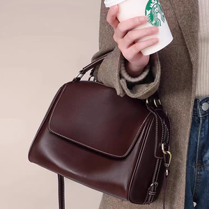 กระเป๋าถือสะพายไหล่หนังแท้ขนาดเล็กสำหรับผู้หญิง ดีไซน์เรียบหรู วินเทจ แฟชั่น ทันสมัย ใช้งานได้หลากหลาย พร้อมสายสะพายข้างและสายคล้องมือ - Product Image 3