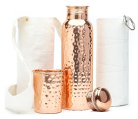 Bouteille d'eau en cuivre ayurvédique authentique 34oz/1000 ml avec gobelet en cuivre, sac de transport et housse décorative