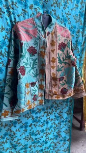 Vente en gros de cardigan en coton brodé de fleurs bohèmes, manches longues, coupe ample avec poches, fait main, lavable, à porter toute l'année - Product Image 3