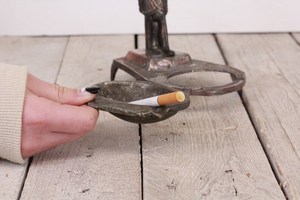 Cendrier de luxe en fer pour collection d'accessoires de fumeur - Product Image 5