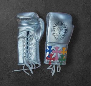 ถุงมือชกมวยหนังแท้คุณภาพสูง ตกแต่งโครเมียมฮาร์ท ระบายอากาศได้ดี ปิดแบบผูกเชือก พิมพ์ลายซิลค์สกรีน สำหรับฝึกซ้อมและต่อสู้ - Product Image 5