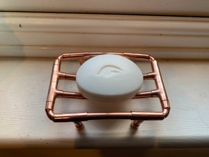 Porte-savon contemporain en cuivre martelé GLOSSY TOUCH ART avec rainures de drainage, portable pour la salle de bain à domicile - Product Image 4