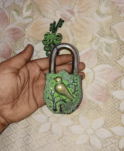 Candado de Latón con Forma de Pájaro Vintage, Cerradura Decorativa de Metal Antigua con Acabado Verde, Diseño Ornamentado de Pájaro, Llaves de Esqueleto - Product Image 1