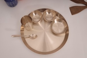 Service de table artisanal en laiton avec verres, bols et cuillères – Vaisselle traditionnelle pour restaurant et mariage - Product Image 6