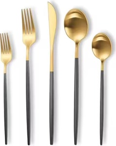 Ensemble de couverts de luxe en métal pour une expérience culinaire raffinée – Cuillère, fourchette, couteau en acier inoxydable – Vaisselle haut de gamme - Product Image 1