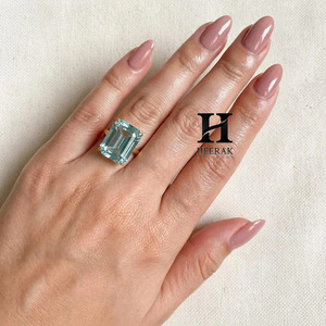 Anillo Solitario de Aguamarina con Corte Esmeralda en Oro Amarillo de 14K, Alternativa al Diamante Cultivado en Laboratorio para Anillo de Diamante Cultivado en Laboratorio - Product Image 5