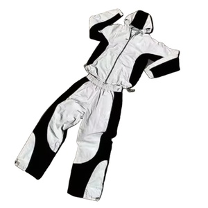 Conjunto Deportivo de Nylon 2026 para Hombre, Ropa Deportiva para Correr, Conjunto para Gimnasio, Traje de Entrenamiento, Top Deportivo con Bolsillos con Cierre y Pantalones - Product Image 1
