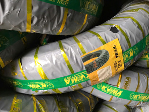 Neumático de motocicleta sin cámara KUMA K525 110/90-16 de alta resistencia para uso dual en carretera y desierto, ideal para el mercado egipcio. - Product Image 6